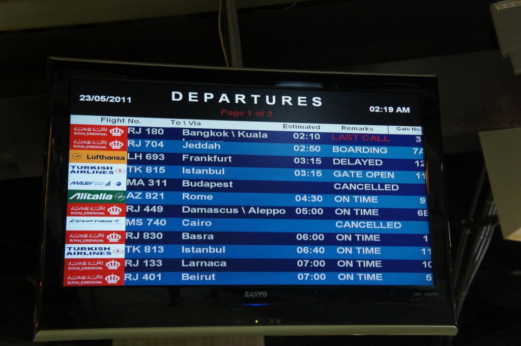 a screen with a flight schedule