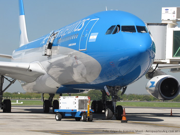 Aerolíneas-Argentinas-Airbus-A340-300-LV-CSX-en-Ezeiza