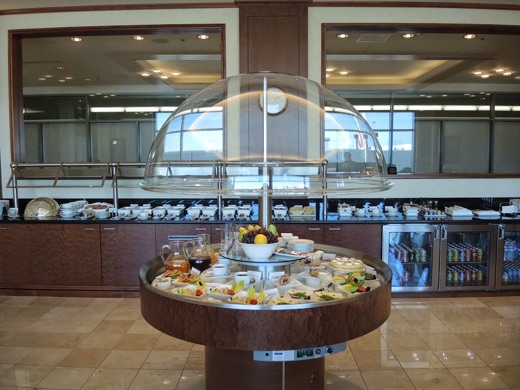emirates lounge sfo