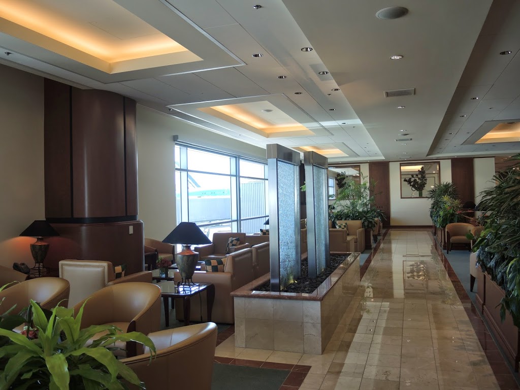 emirates lounge sfo