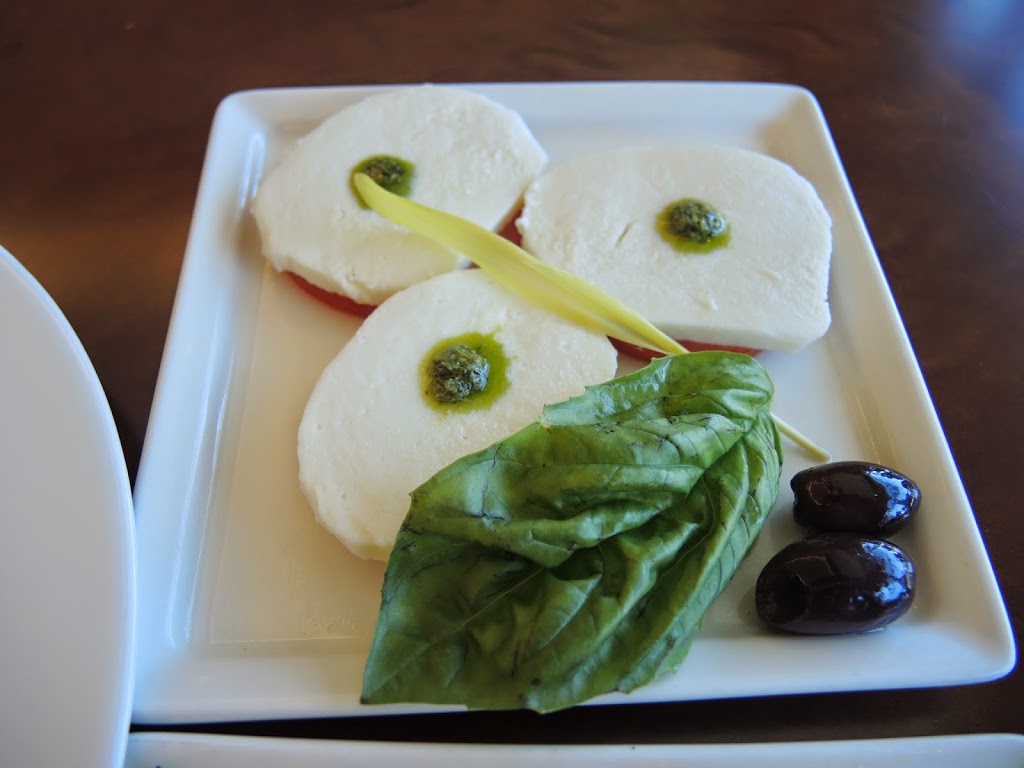 emirates lounge sfo