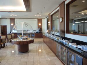 emirates lounge sfo