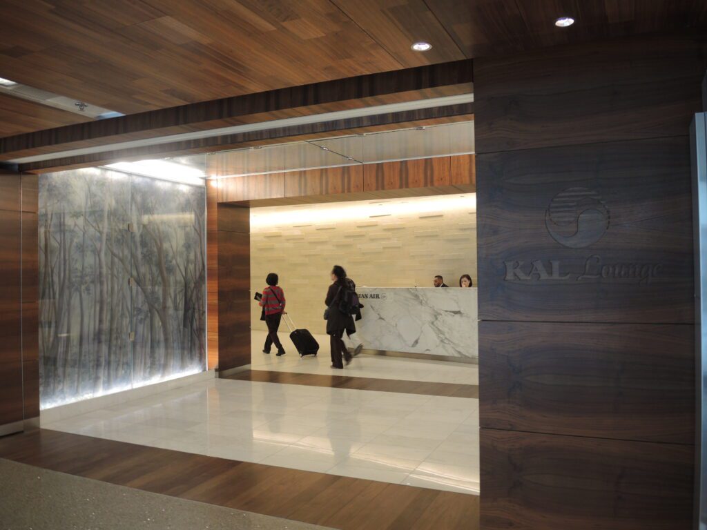 korean air lounge lax