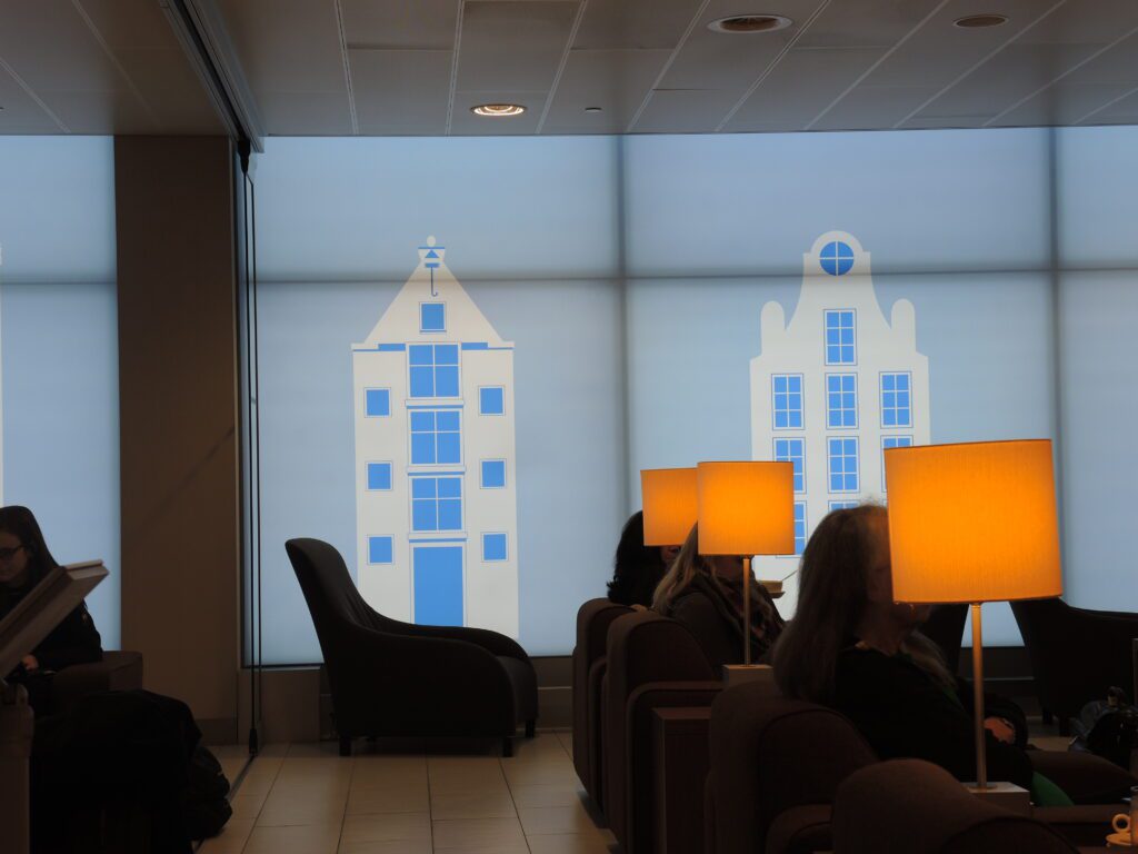 klm crown lounge ams reviews