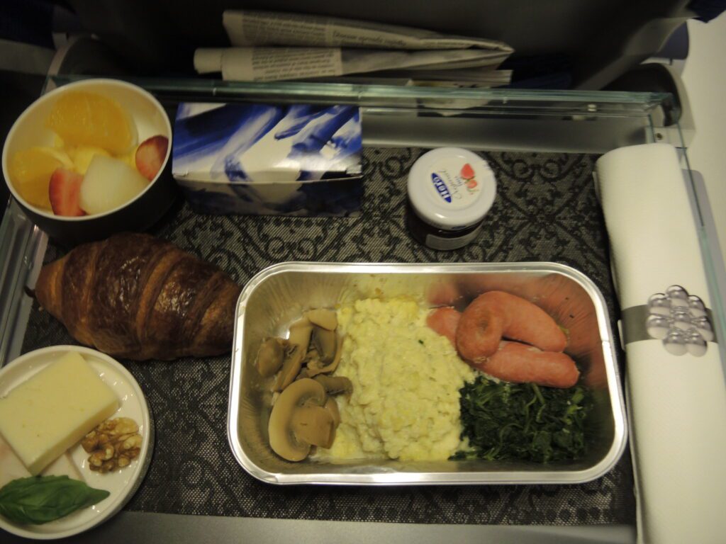 klm business class breakfast 1