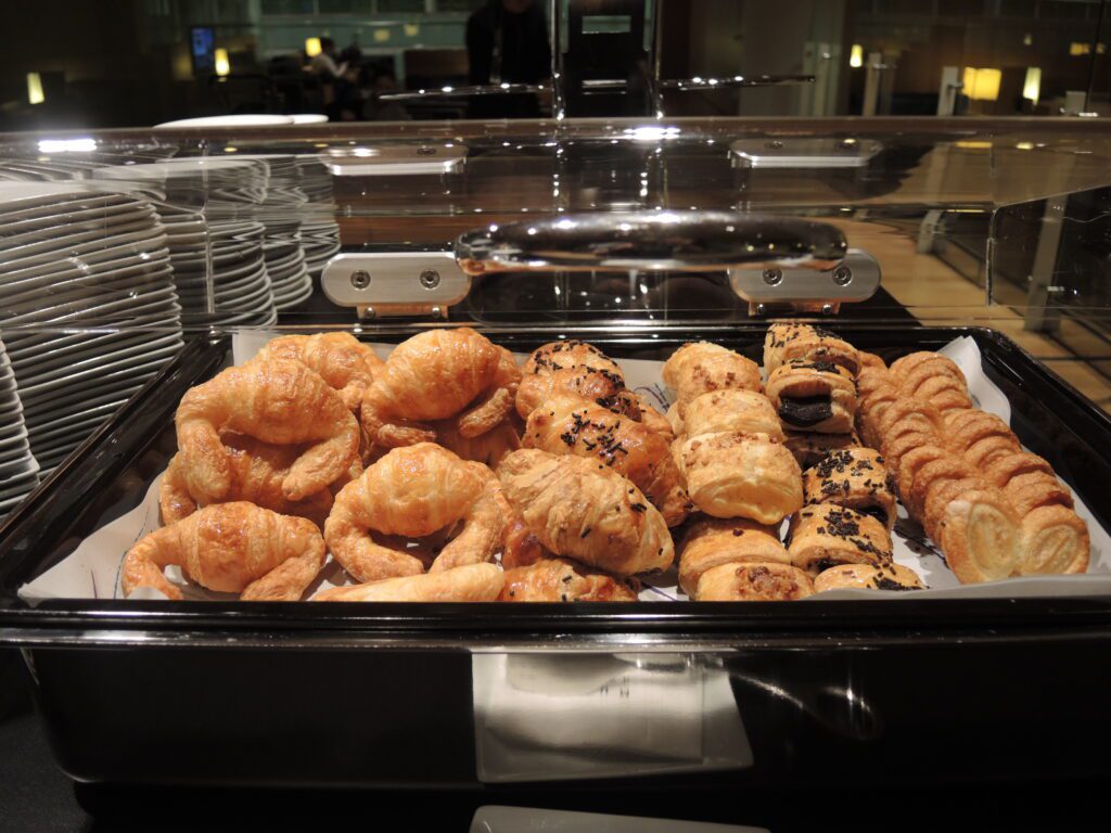 sala vip lounge barcelona breakfast 2