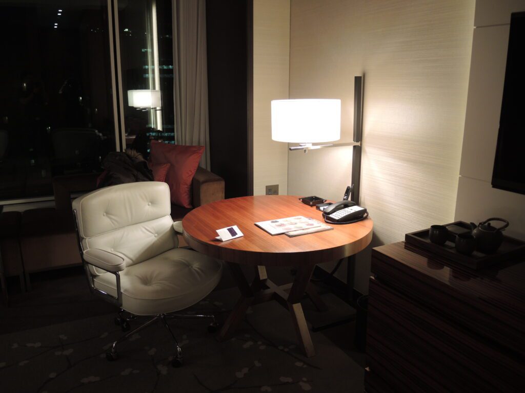 conrad tokyo desk