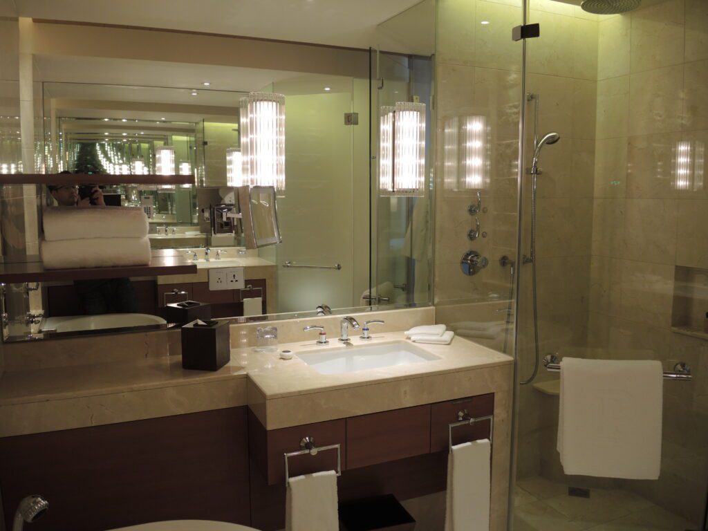 peninsula tokyo bathroom