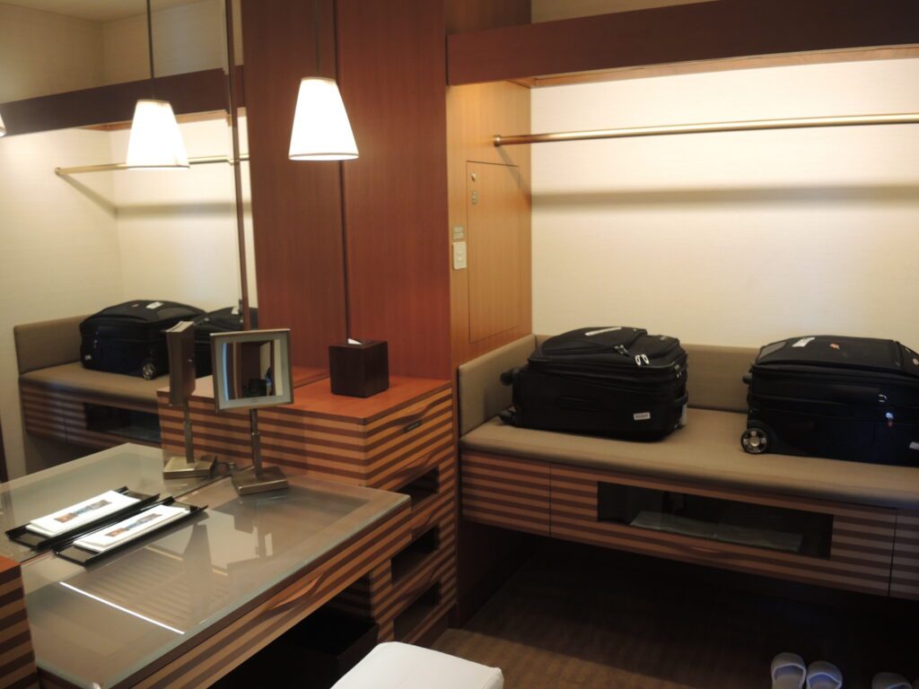 peninsula tokyo closet