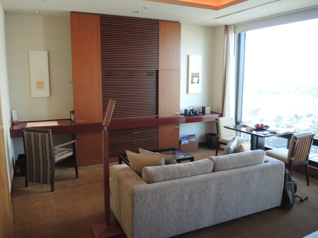 peninsula tokyo living room