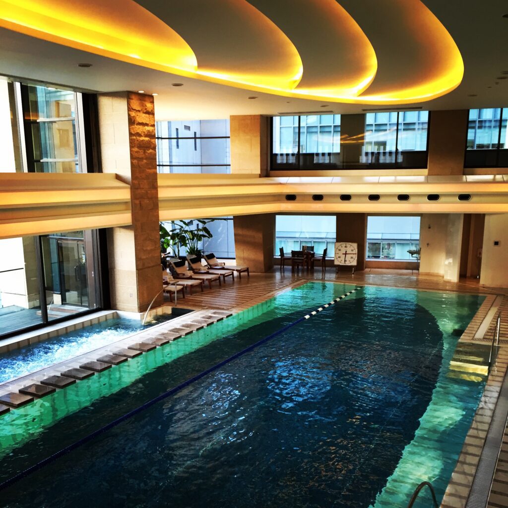 peninsula tokyo swimming pool