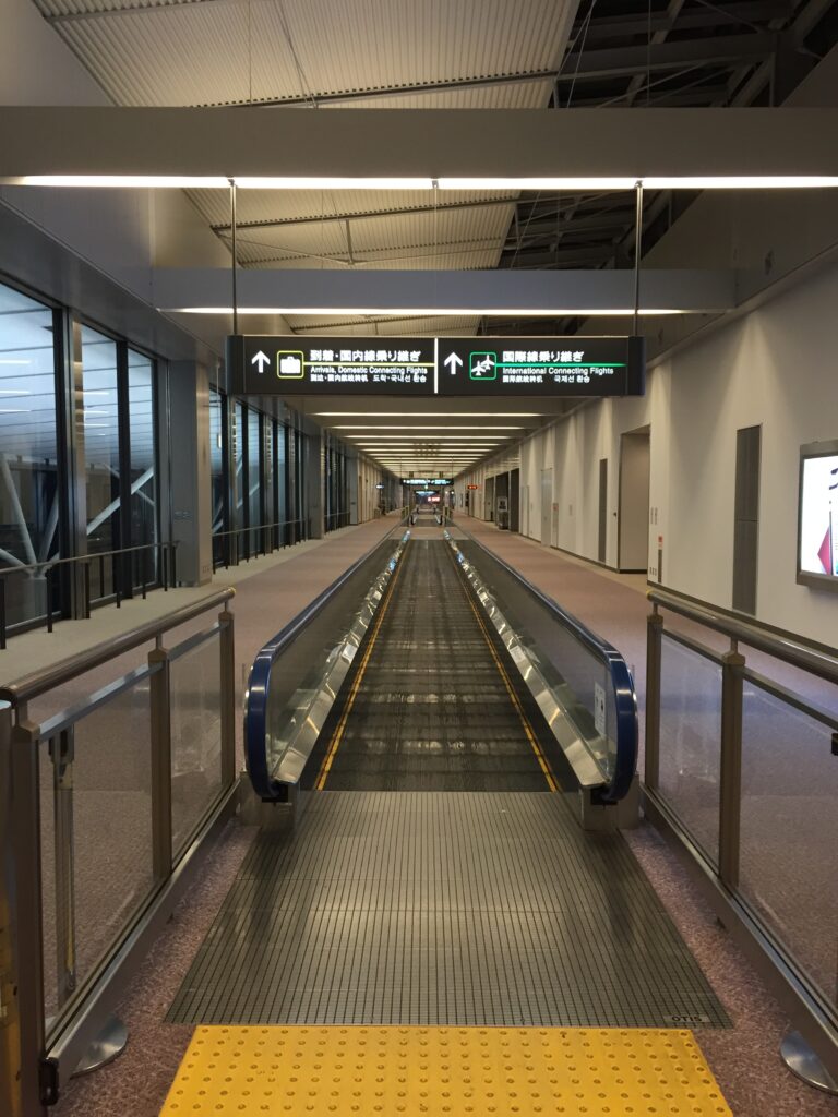 singapore airlines suites lax to nrt empty nrt arrivals