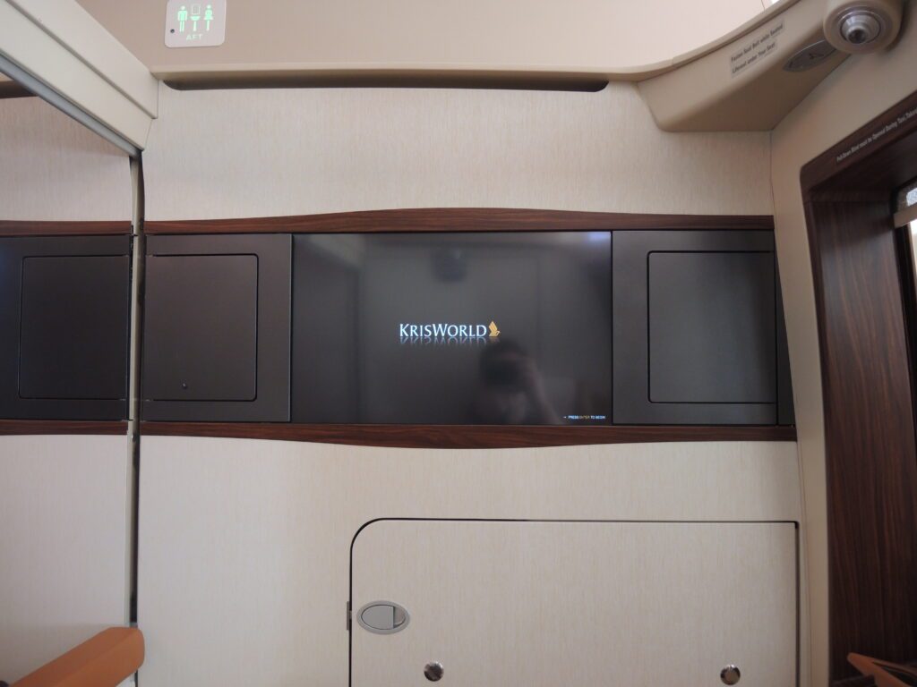 singapore airlines suites lax to nrt ife tv screen