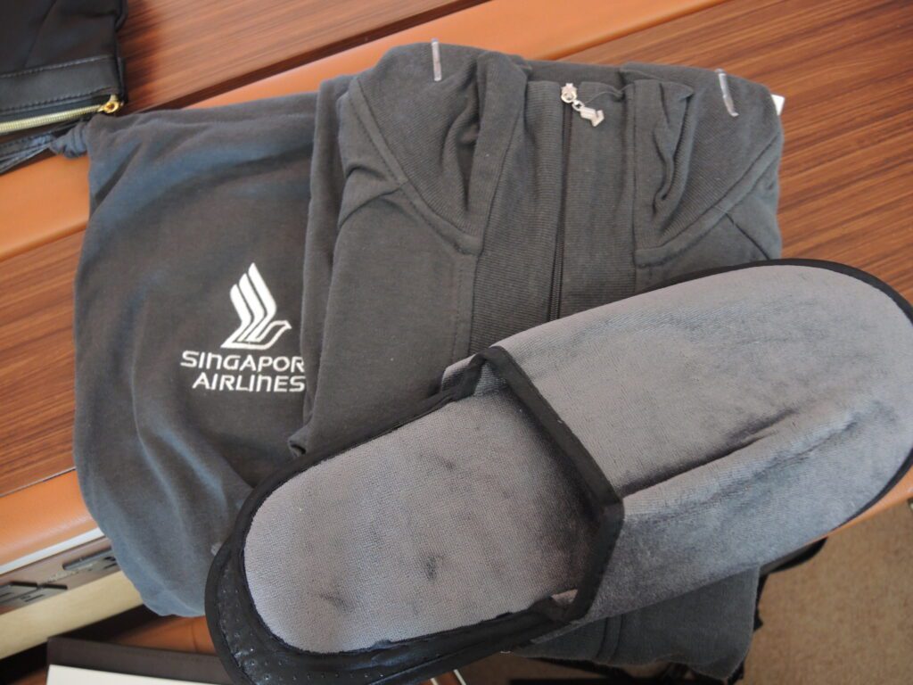 singapore airlines suites lax to nrt pajamas slippers