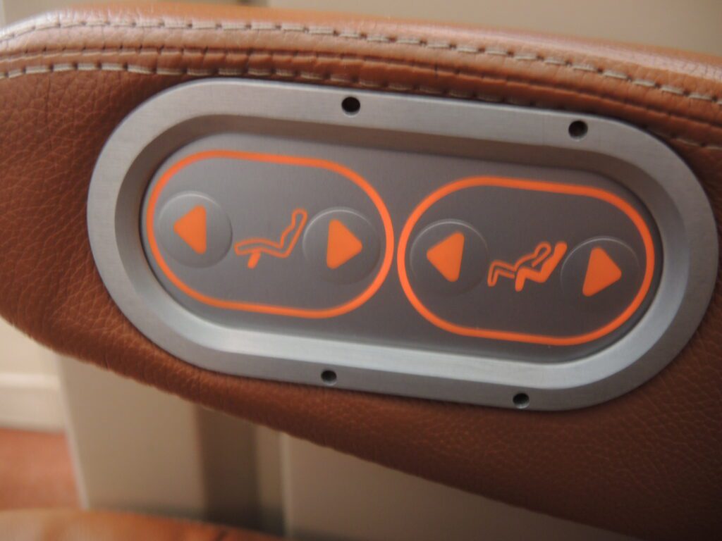 singapore airlines suites lax to nrt seat controls