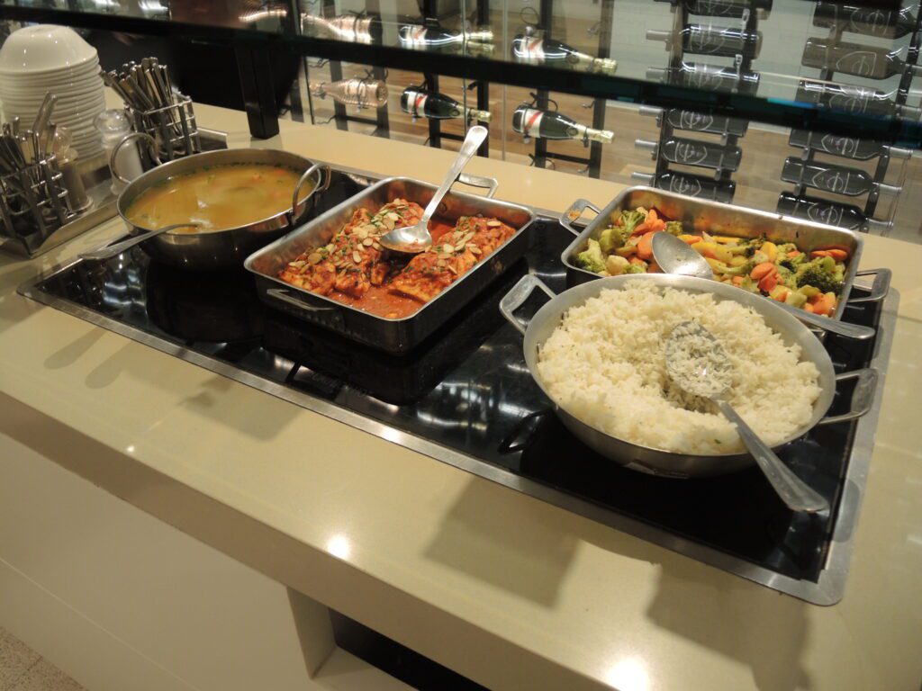 star alliance business class lounge lax food 1