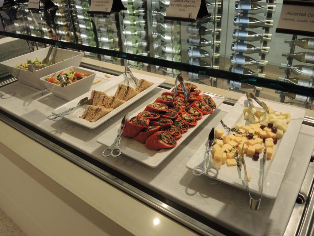 star alliance business class lounge lax food 2