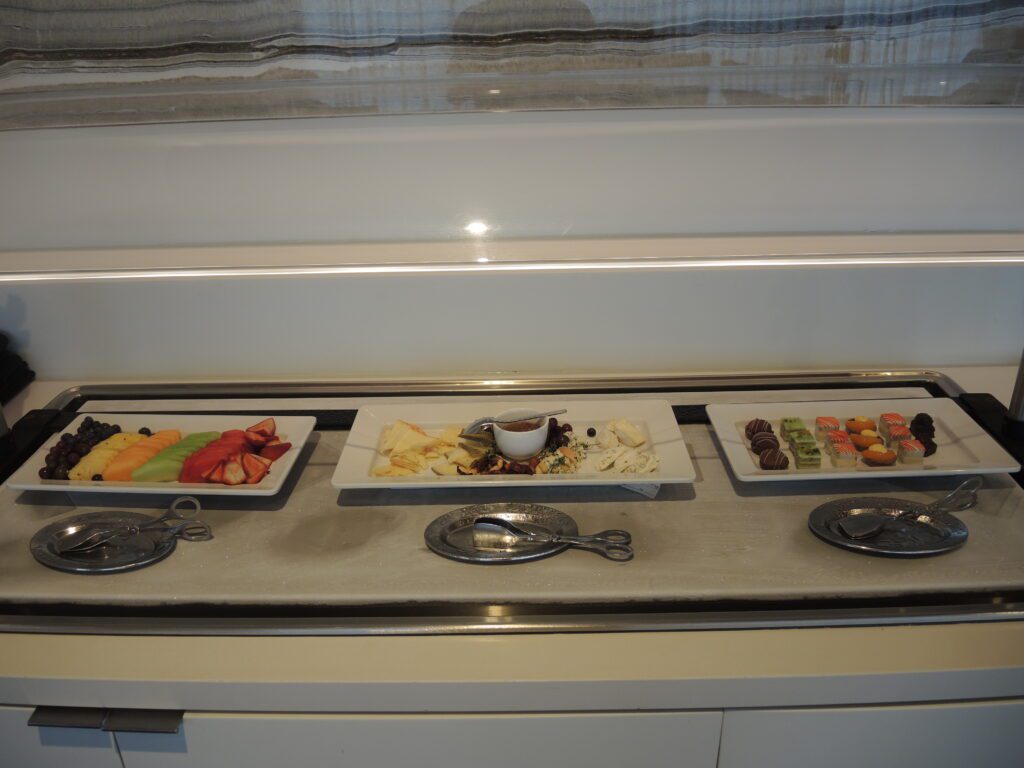 star alliance first class lounge lax appetizers 2