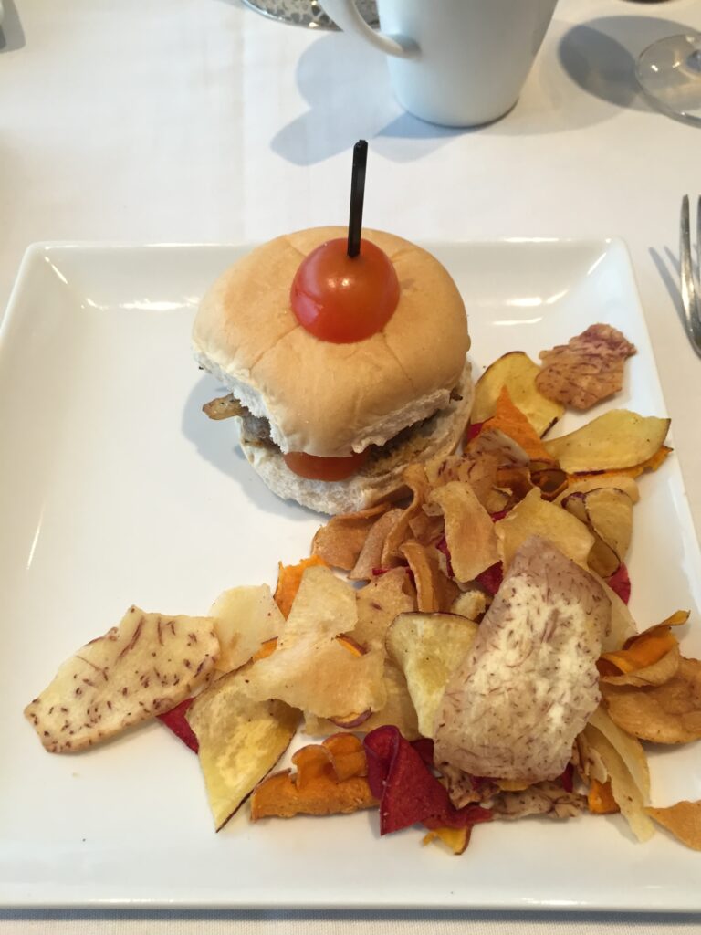 star alliance first class lounge lax burger