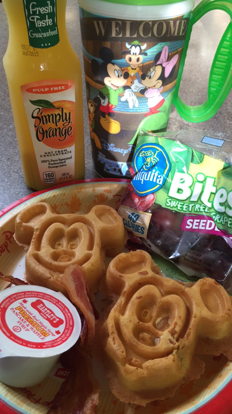 a plate of food and juice
