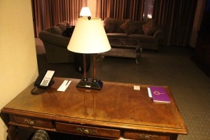 Concourse LAX Suite Desk