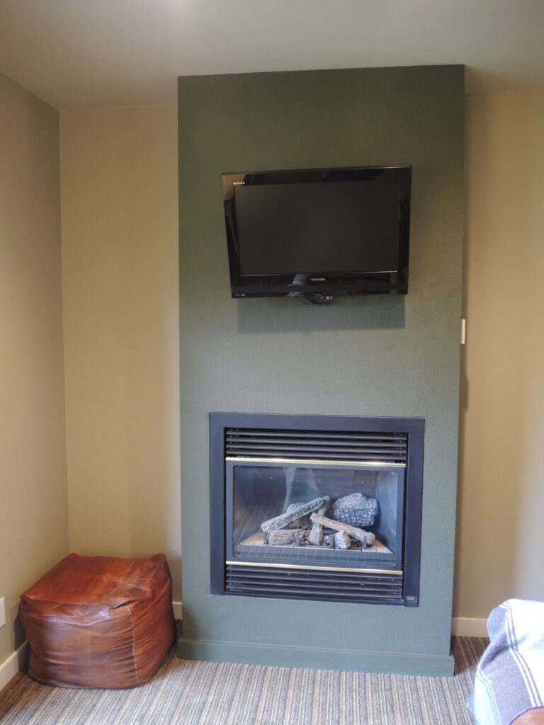 brewery gulch inn tv fireplace