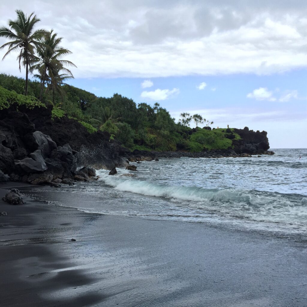 waianapanapa state park black sand beach