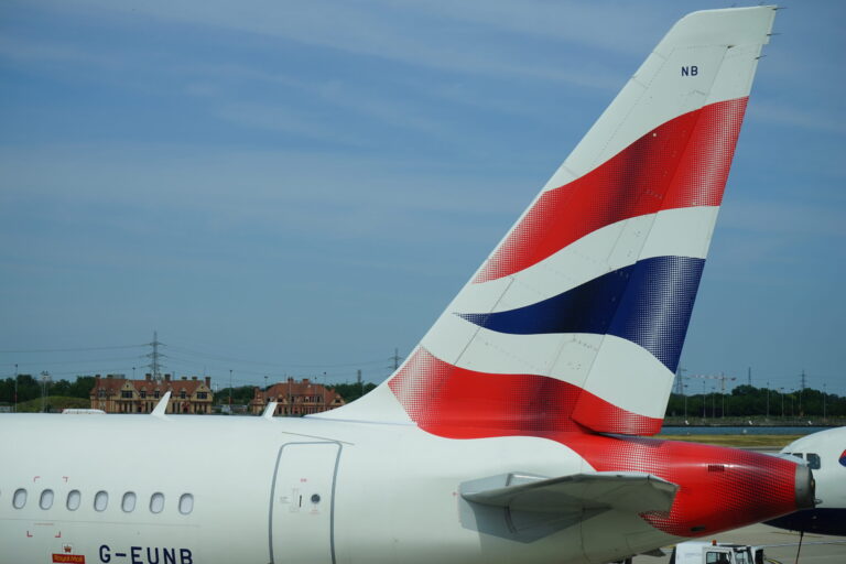 the tail of an airplane