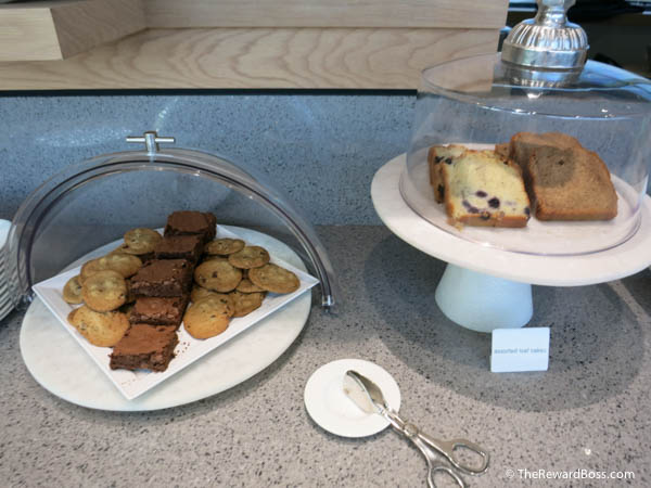 Aer Lingus Lounge JFK - cookies