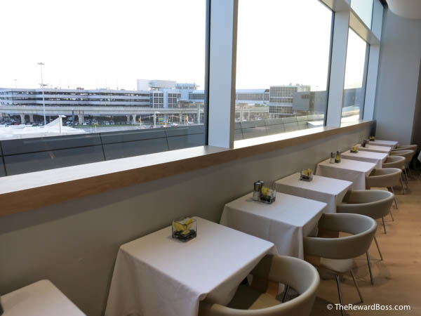 Aer Lingus Lounge JFK - dining area