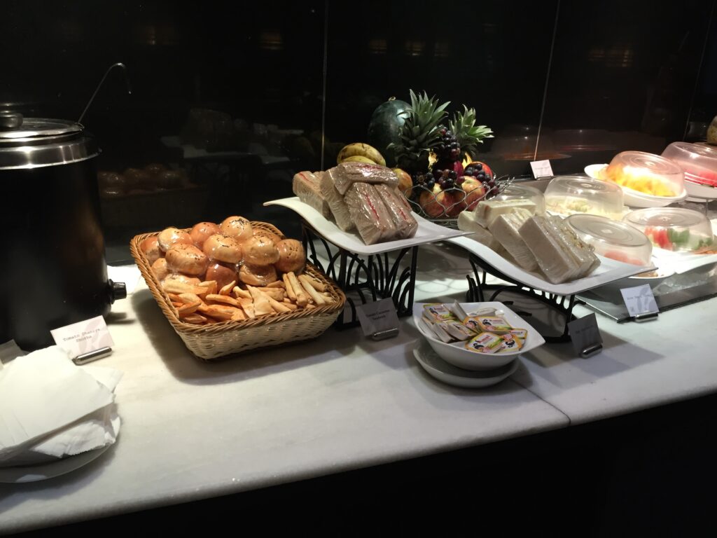 hyderabad airport lounge food