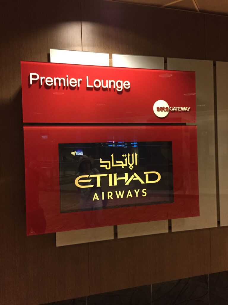 premier lounge sin changi exterior