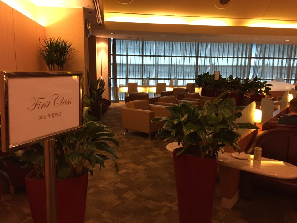 premier lounge sin changi first class area