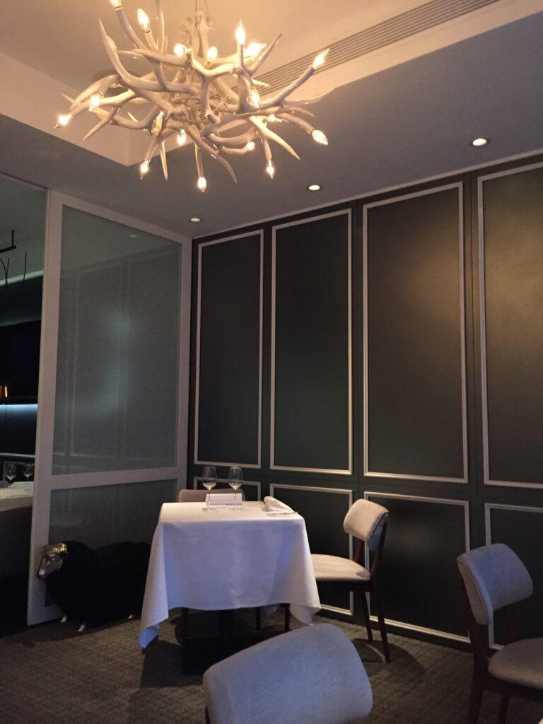 restaurant andre singapore dining room