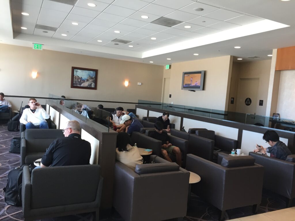 singapore silverkris lounge sfo seating 2