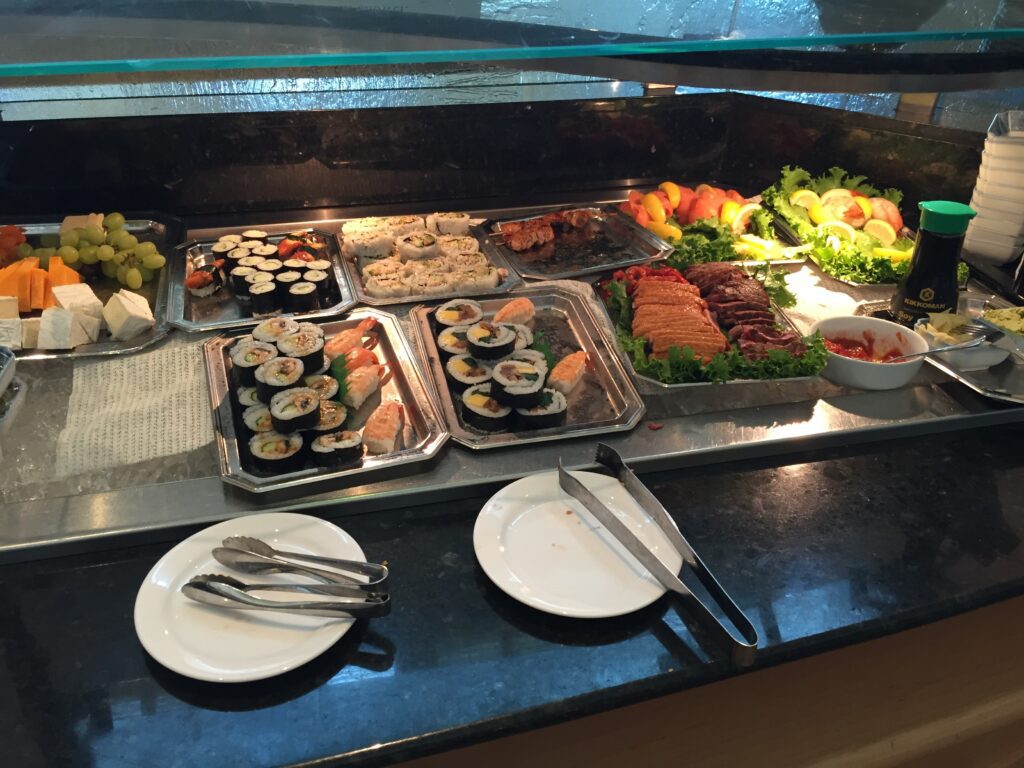 united global first lounge sfo food2