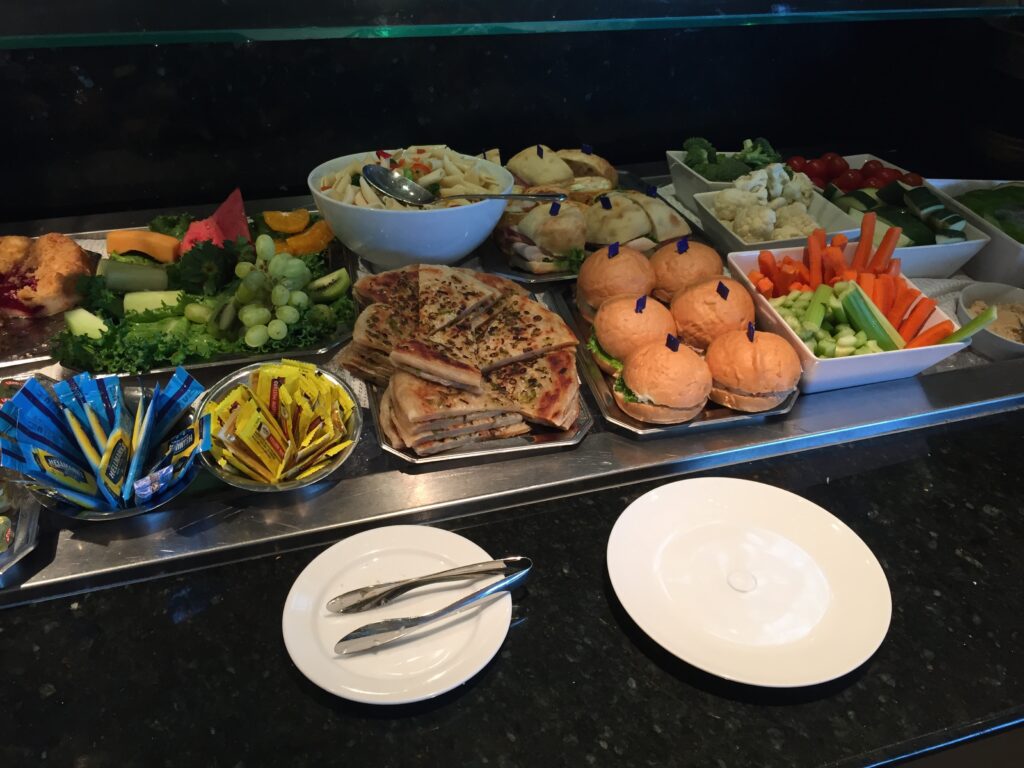 united global first lounge sfo food3