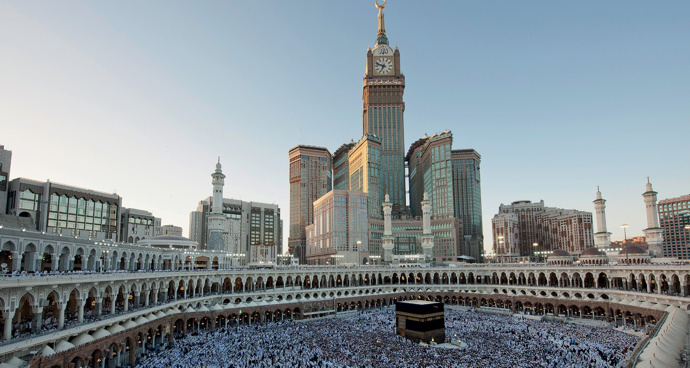 a large crowd of people in Abraj Al Bait
