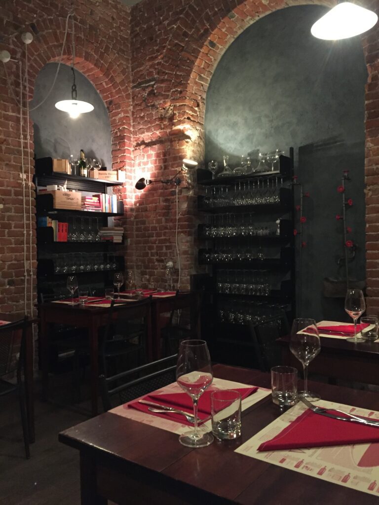 milan al pont de ferr dining room