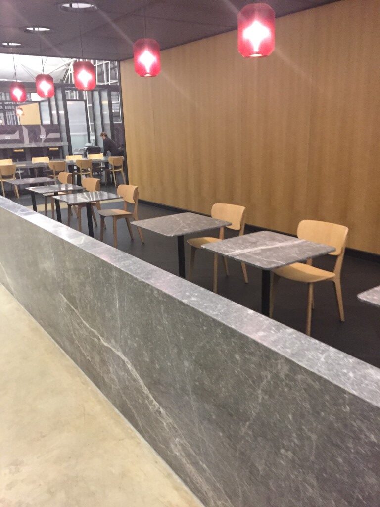 Qantas Lounge Hong Kong