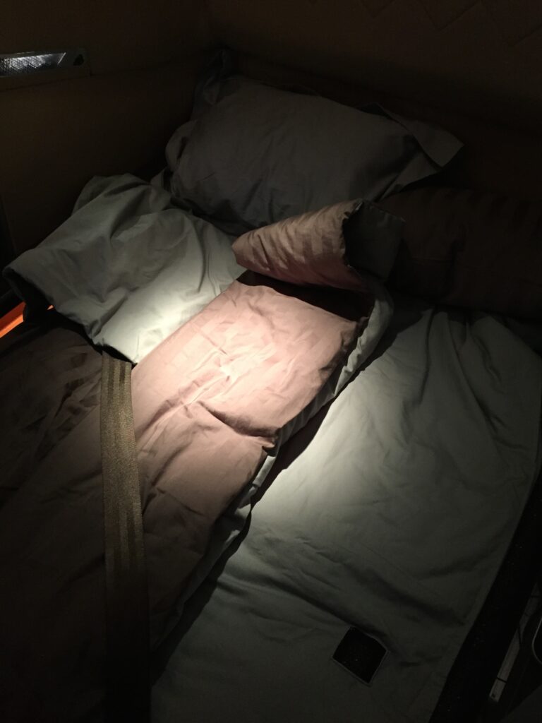 ingapore airlines first class san francisco to hong kong bed