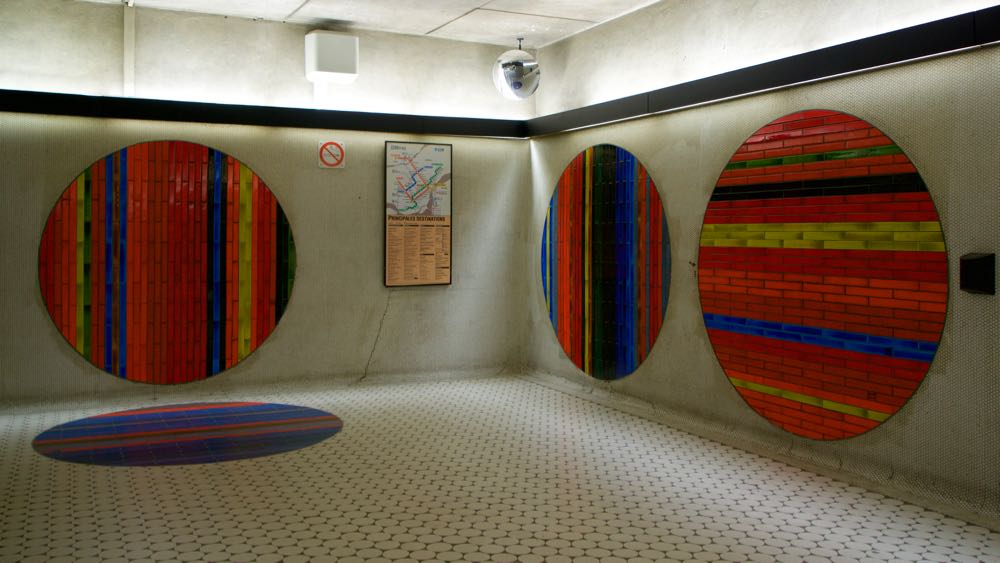 arte nella stazione Peel del Metro