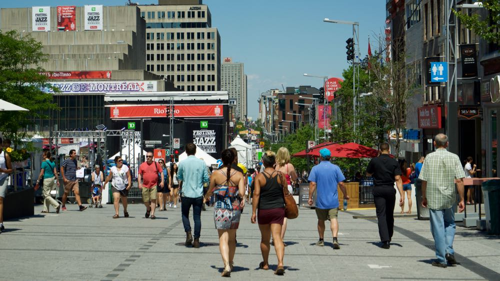 rue Sainte Catherine a Place-des-Arts