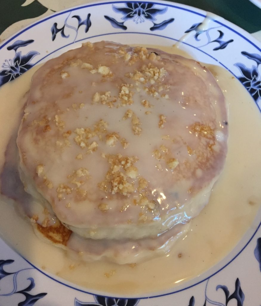 808 grindz cafe macadamia nut pancakes