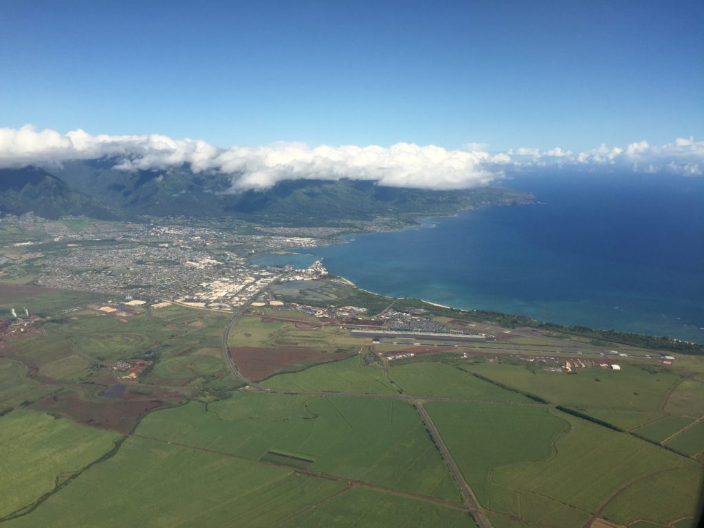 alaska airlines first class oakland maui landing