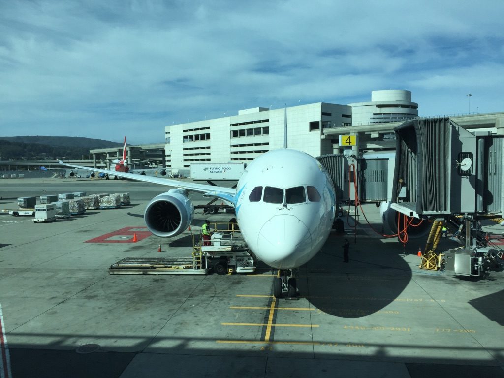 british-airways-first-class-lounge-sfo-plane-views