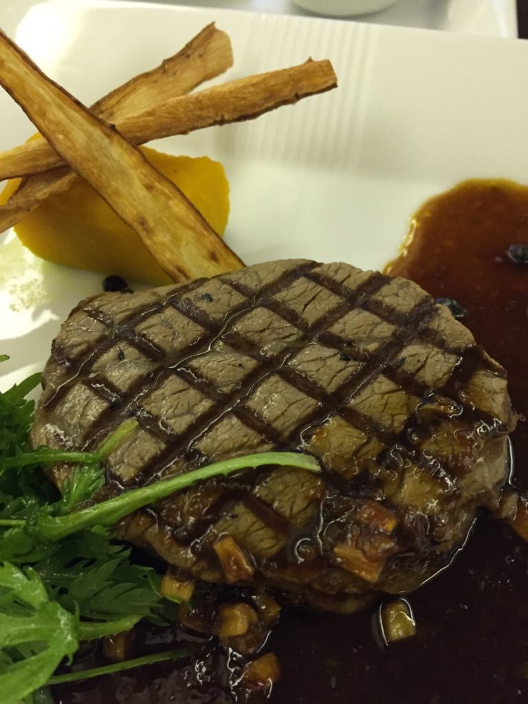 japan-airlines-first-class-hnd-sfo-steak-2
