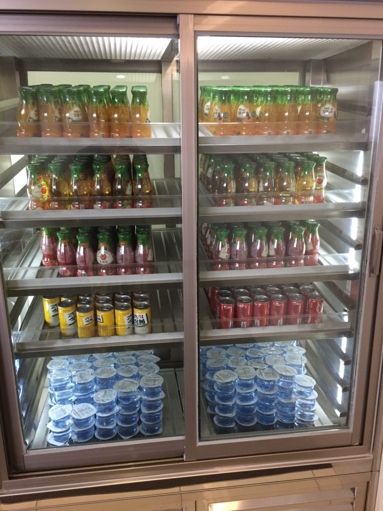 korean-air-lounge-jeju-drinks