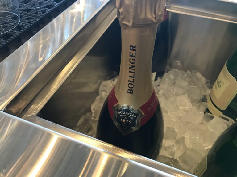 AA JFK First Class Lounge