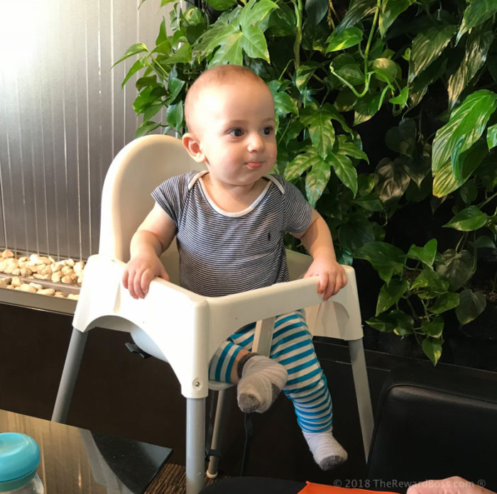 Airport Lounge baby seat-2 what to do with a baby at airport, prevent tantrums and meltdowns
